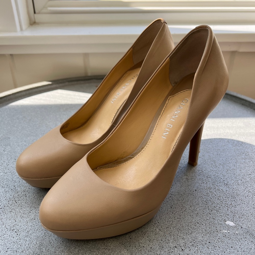 Gianni Bini Nude Pump